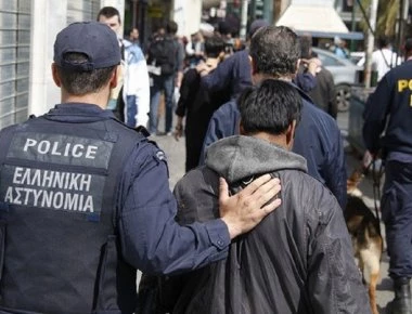 Και δολοφόνος ο Αφγανός τρομοκράτης με τους 75 πυροκροτητές - Είχε σκοτώσει έναν 71χρονο άνδρα